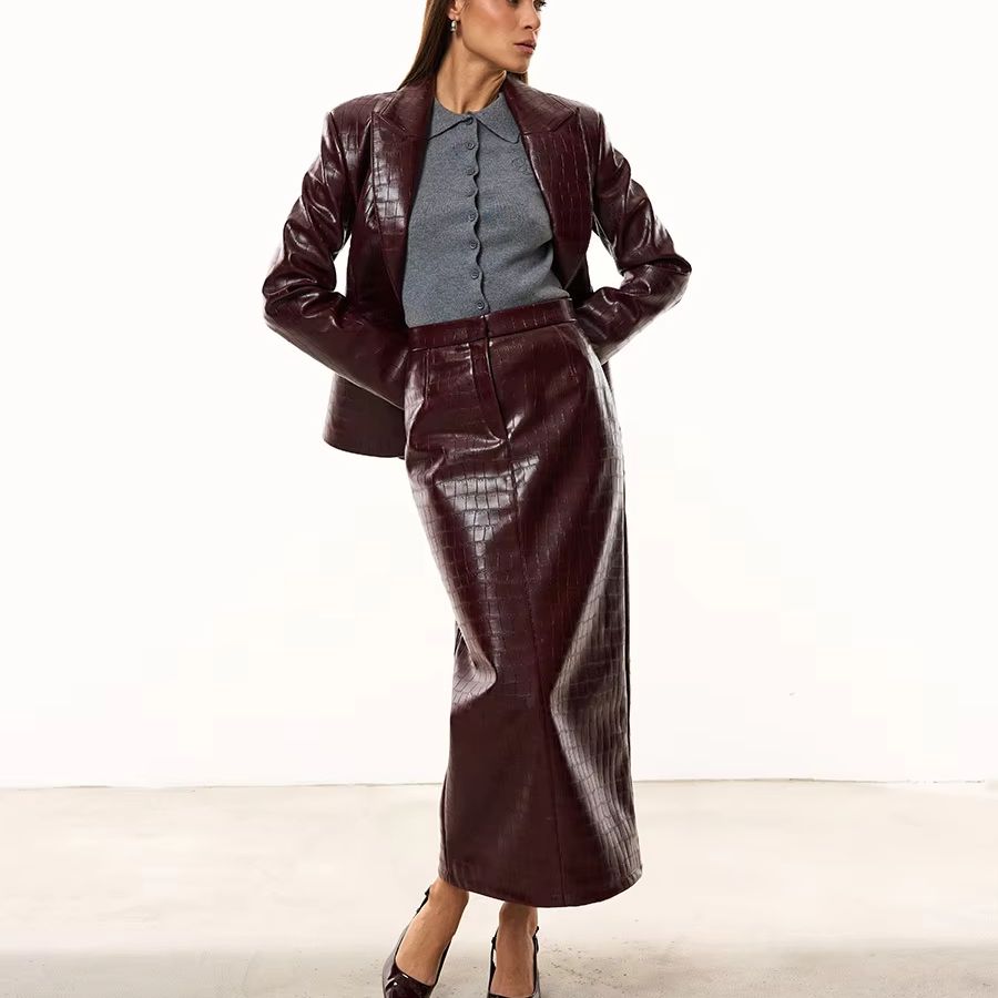 Woman Formal Wear - Женский костюм из искусственной кожи крокодила